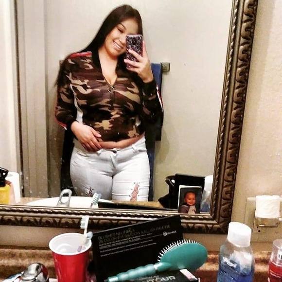 Meet your Posher, Daniella - Picture 1 of 1